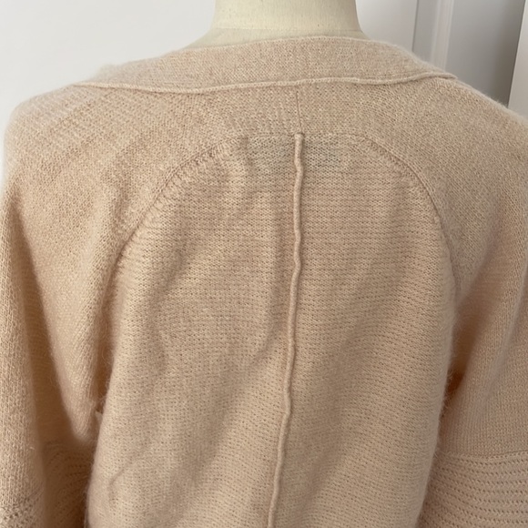 Comfy stylish oversized sweater. Size M - Picture 5 of 8